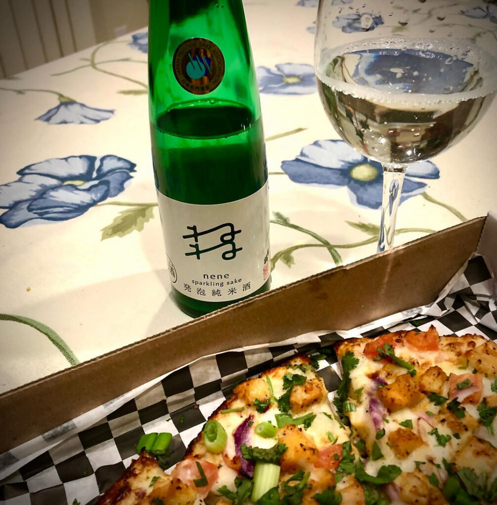 Pairing curry pizza with Nene Sparkling sake